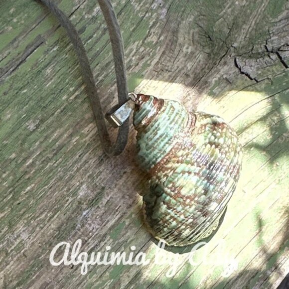 Green olive suede and huge gold and green shell statement choker necklace - Picture 2 of 3